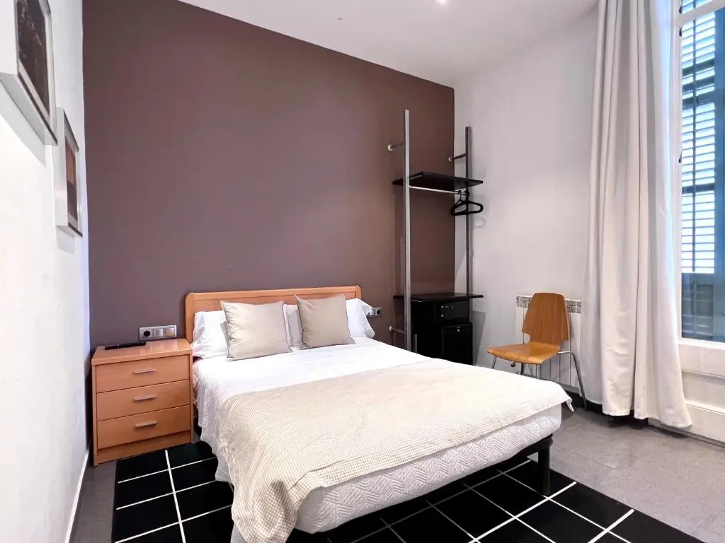 Habitación Doble con baño compartido - Hostal Apolo Barcelona